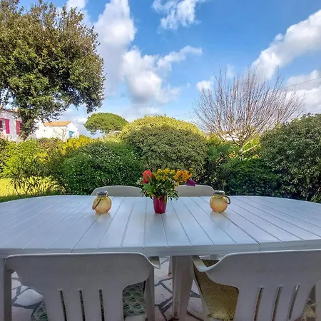 Holiday home Charmante Maison Proche Royan